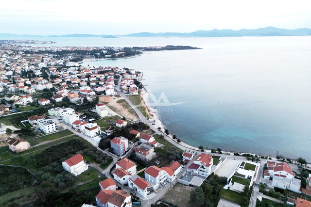 ZADAR - DIKLO - GRAĐEVINSKO ZEMLJIŠTE 875 M2 - 150 M DO PLAŽE - 262.500 €